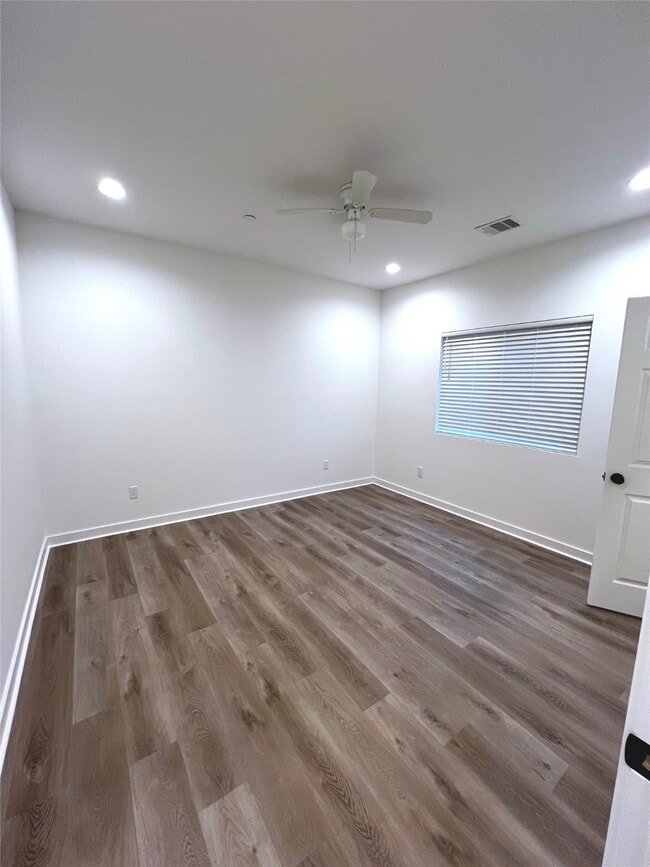 Building Photo - 175 W 6th St