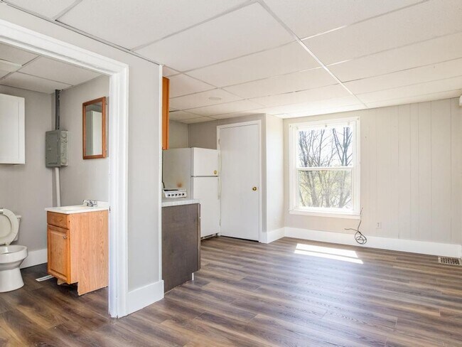 Building Photo - 119 Pine Ave