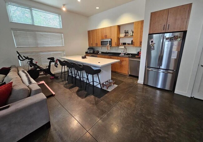 Building Photo - 18 Ambler Ln