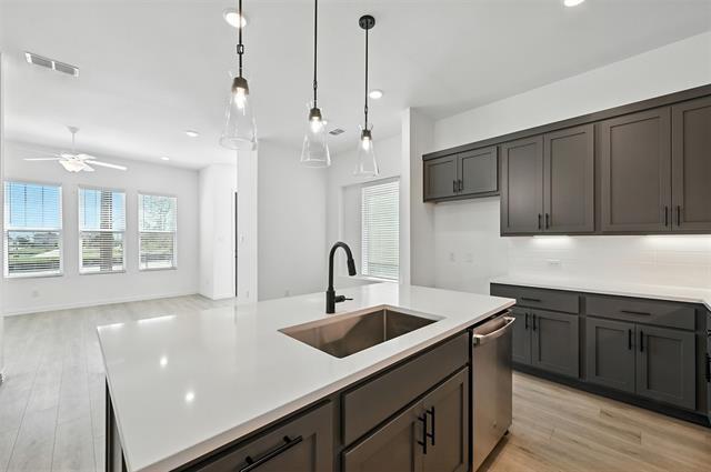 Building Photo - 913 Janwood Dr