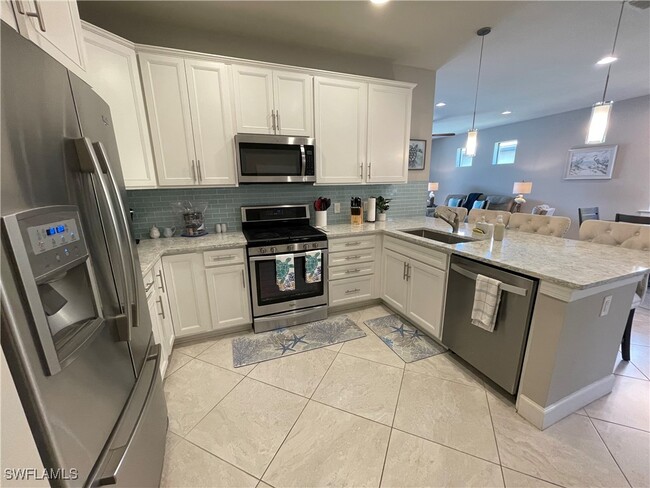 Building Photo - 7627 Jacaranda Ln