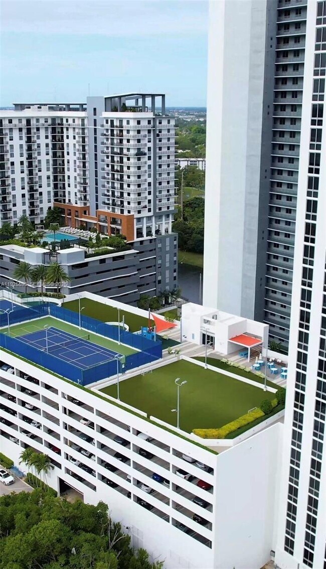 Building Photo - 16385 Biscayne Blvd