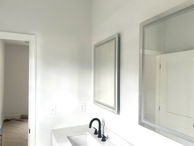 Building Photo - 322 Lincolnshire Square