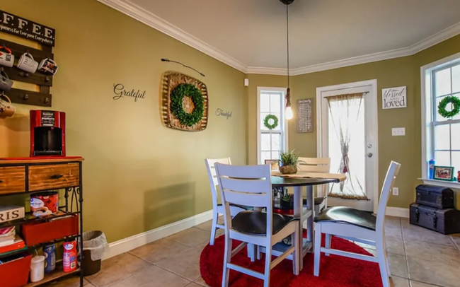 Building Photo - Spacious 3-Bedroom Home with Modern Amenit...