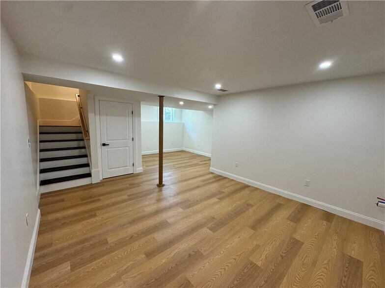 Building Photo - 11 Brinkley St