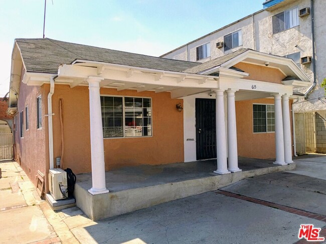 Building Photo - 615 N Oxford Ave
