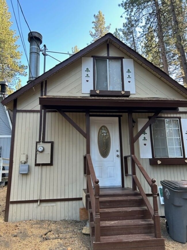 Primary Photo - Large 2 Bedroom with a loft!