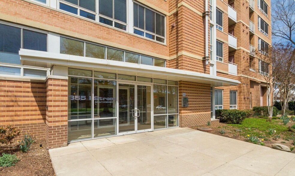 Building Photo - 355 I St SW