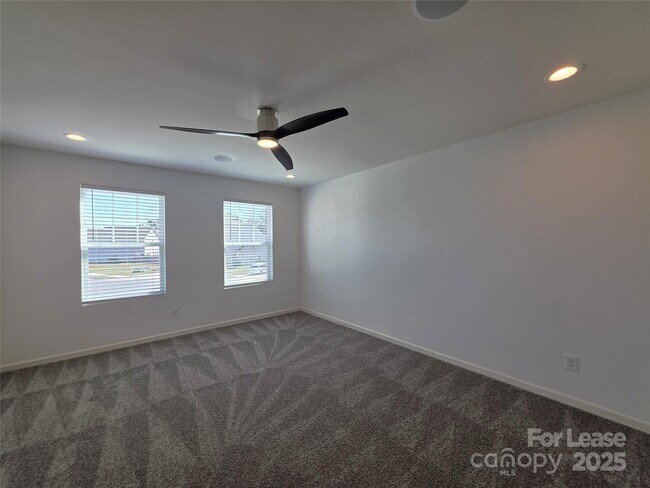 Building Photo - 150 Pin Oak Ct