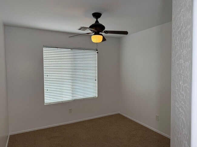 Building Photo - 5992 E Vega Ct