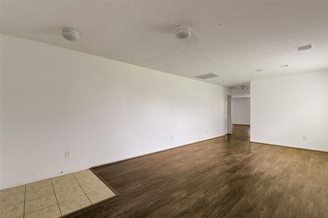 Building Photo - 834 Sweet Flower Dr