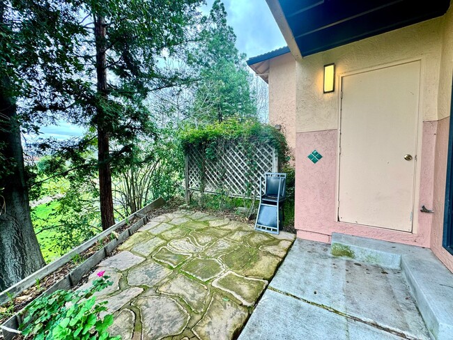 Building Photo - Super Cute 2 Bed 2 Bath Condo in Antioch