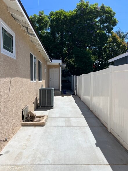 Building Photo - 10346 Pounds Ave