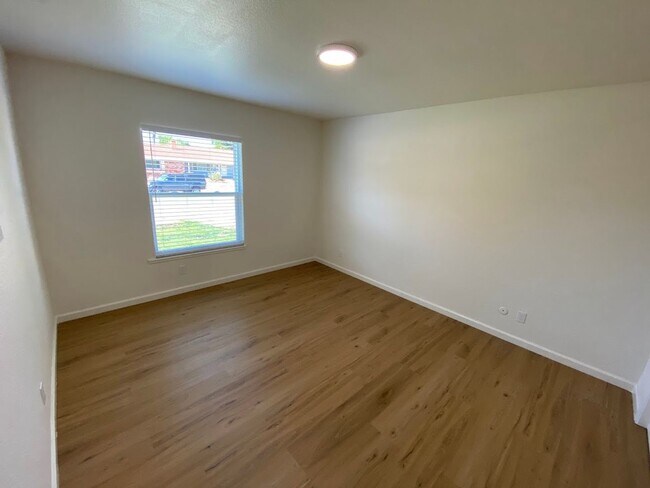 Building Photo - Renovated 3 Bed 1 Bath Home near Bradshaw and highway 50 in Rancho Cordova