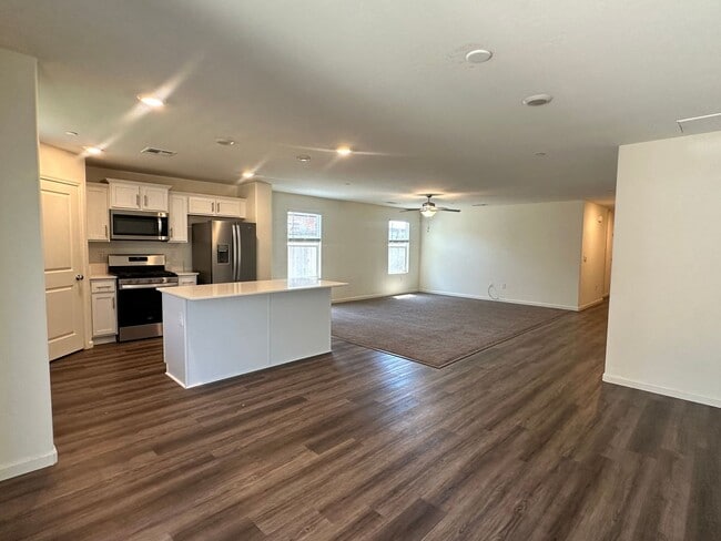 Building Photo - Spacious Tulare home coming soon!