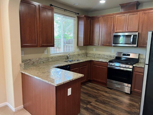 Building Photo - Modern 3 Bedroom 2 Bath 2 Story Vacaville Pets OK *Star Rentals