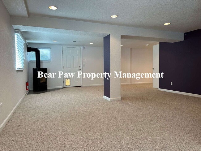 Building Photo - Great Home off Upper Bear Creek!