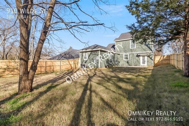 Building Photo - 910 Wilde St