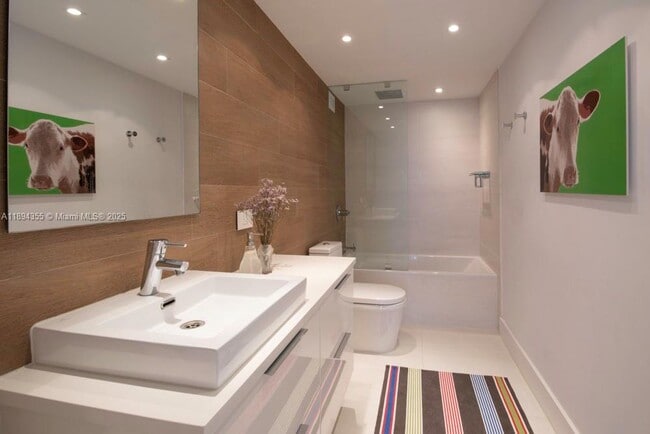 Building Photo - 1800 NE 114th St