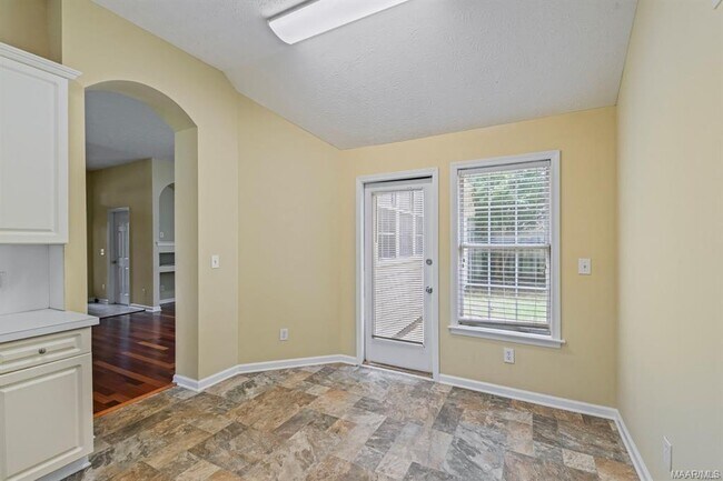 Building Photo - 8990 Stoneridge Pl