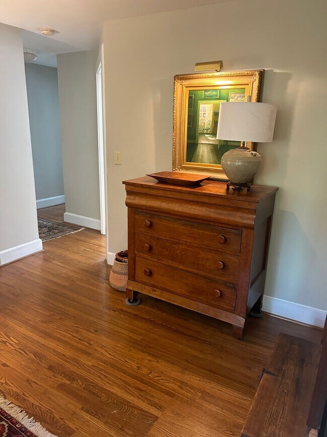 Building Photo - Greenville, 1BD/1BA, 800SF