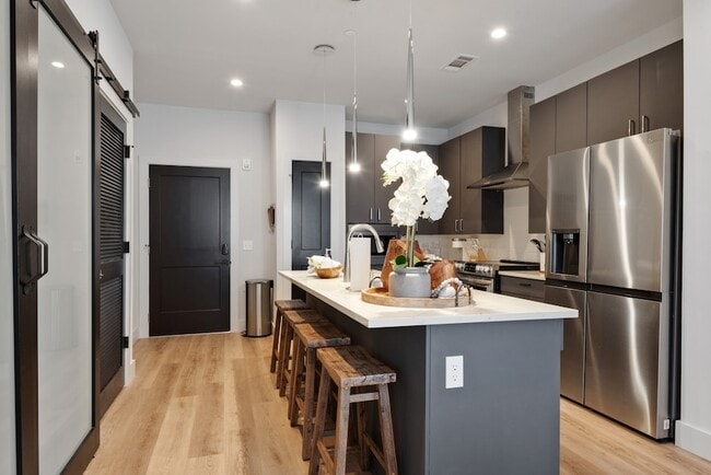 Building Photo - 303 31st Ave N