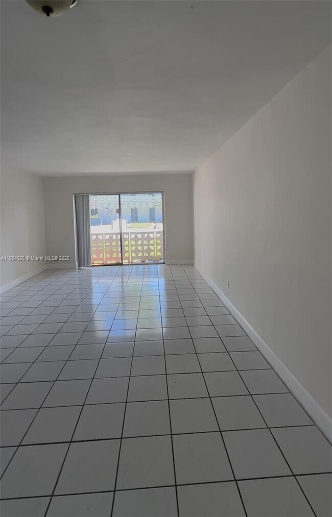 Building Photo - 941 NE 170th St