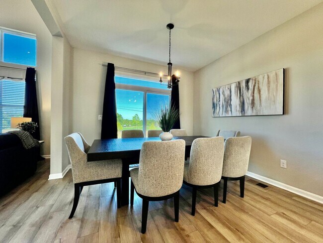 Building Photo - Fully Furnished Executive Miamisburg Home