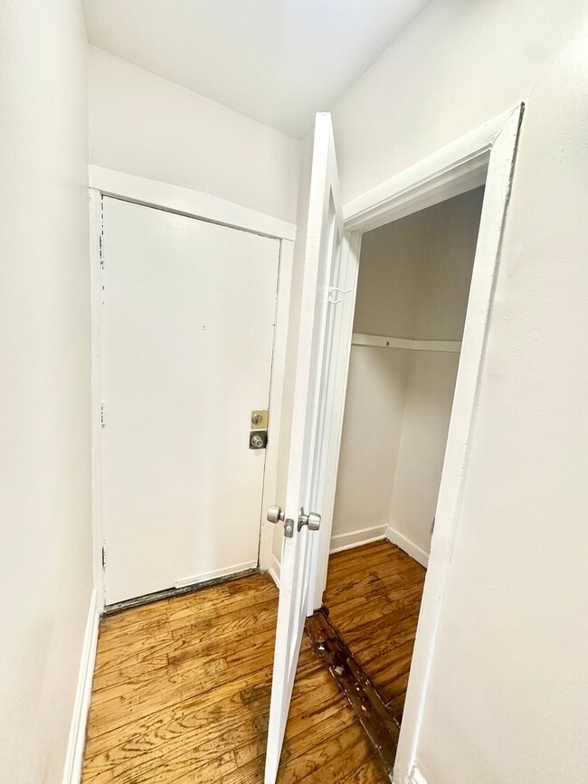 Building Photo - 1329 N Lorel Ave