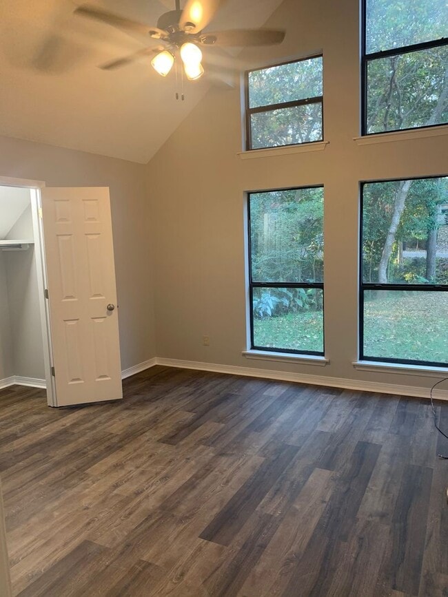 Building Photo - 44 Hickory Knoll