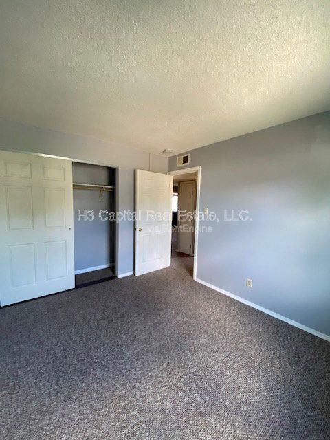 Building Photo - 400 George St