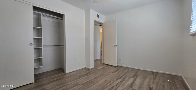 Building Photo - 5525 E Thomas Rd