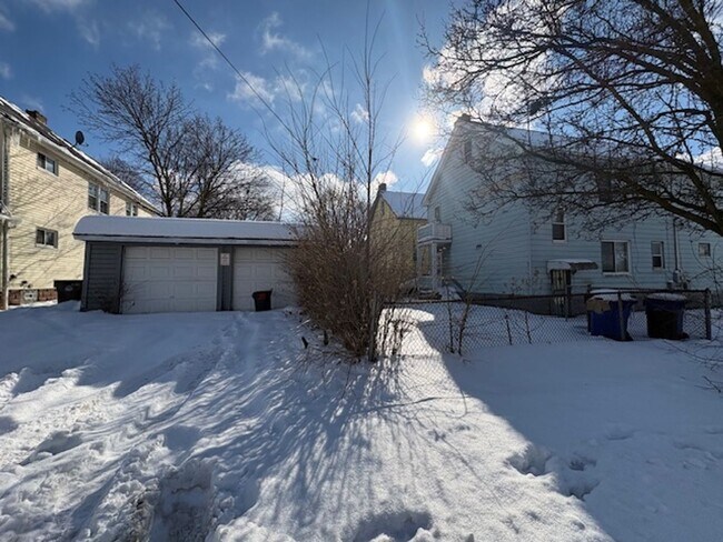 Building Photo - 3973 E 123rd St