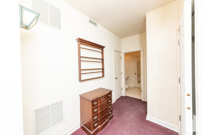 Building Photo - 3945 N Christiana Ave