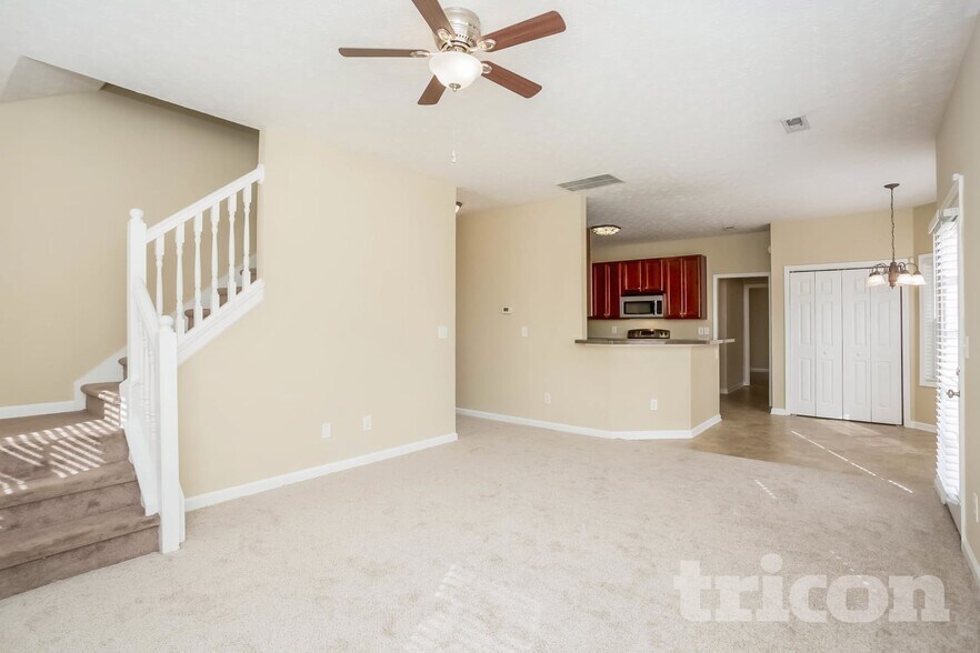 Building Photo - 585 Chastleton Dr