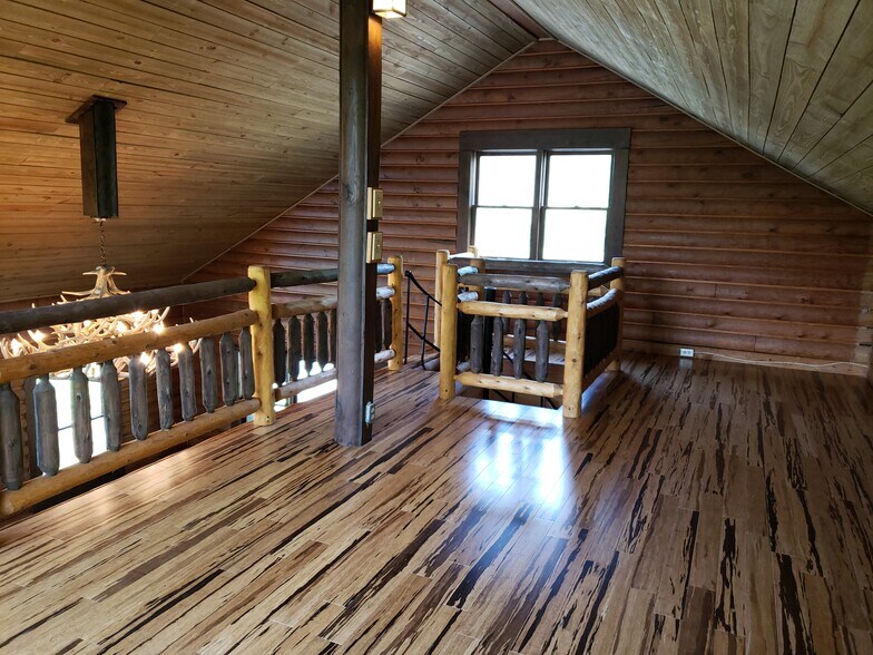 Loft - 1011 Lake Shore Dr