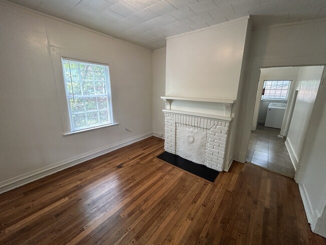 Building Photo - 1300 Green St