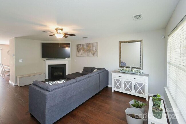 Building Photo - 3130 Osceola Lane