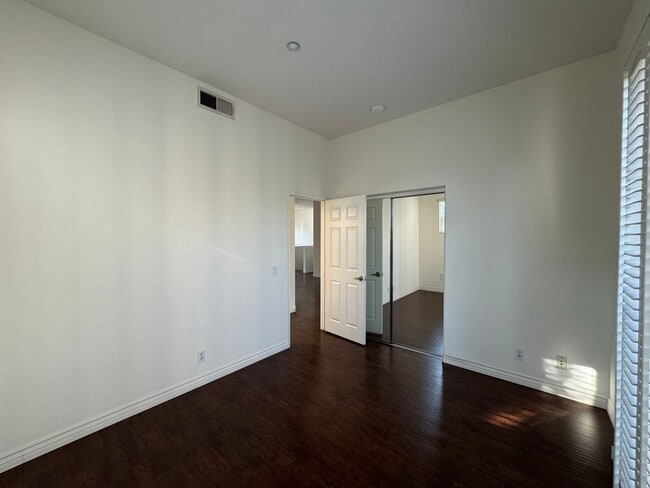 Building Photo - Beautiful 3 Bd/2Ba Spacious Home in Fuller...