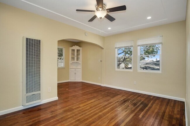 Building Photo - 4415-4419 VAN DYKE AVENUE %