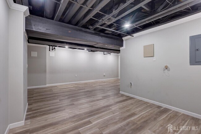 Building Photo - 100 Forest Dr