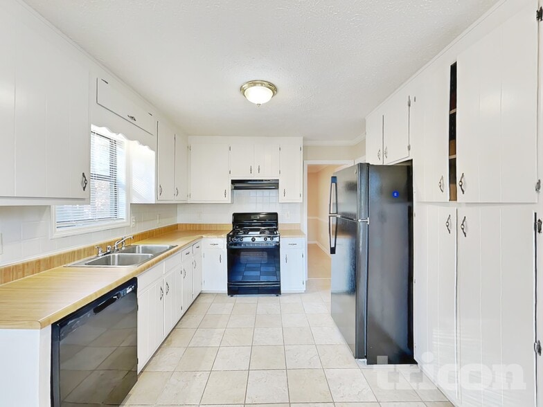 Building Photo - 5040 Sumit Wood Dr NW