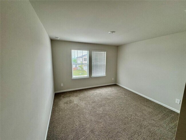 Building Photo - 327 Vly Oak Dr