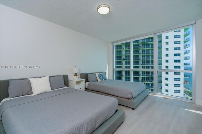 Building Photo - 1750 N Bayshore Dr