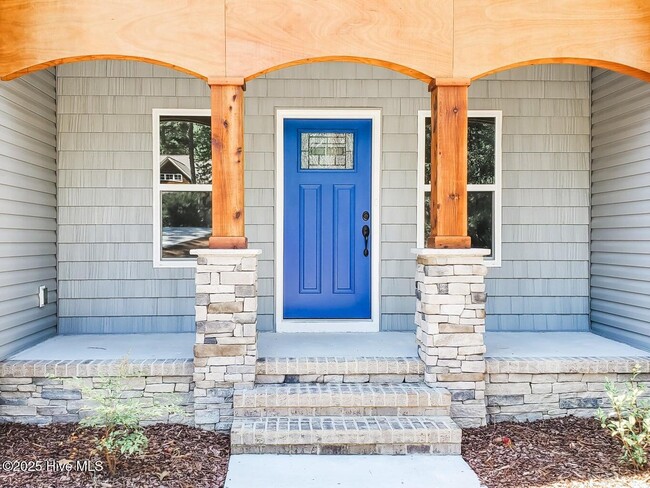 Building Photo - 9 Clarendon Ln