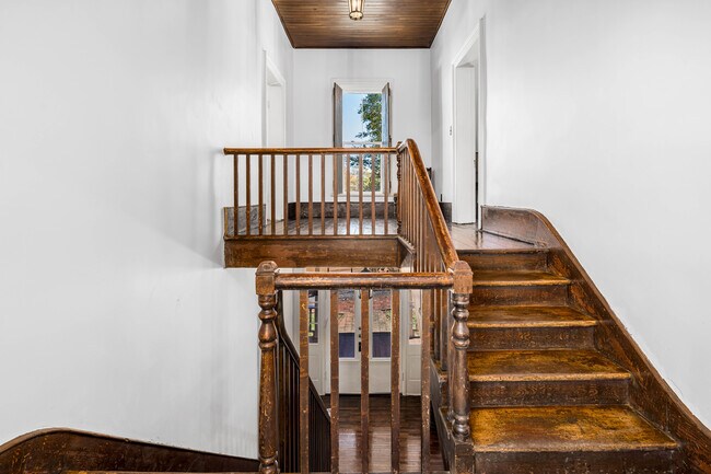 Building Photo - 120 S Cherokee St