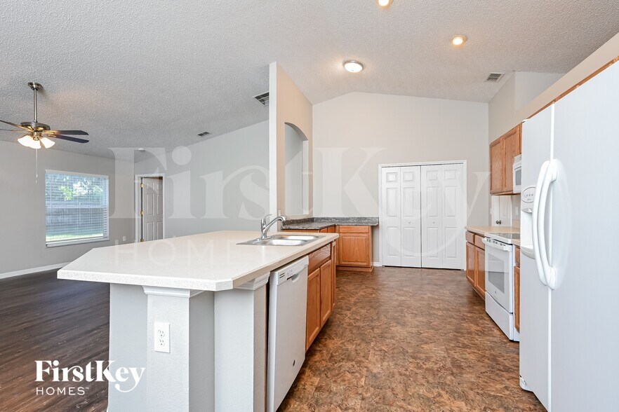 Building Photo - 2515 Kumquat Dr