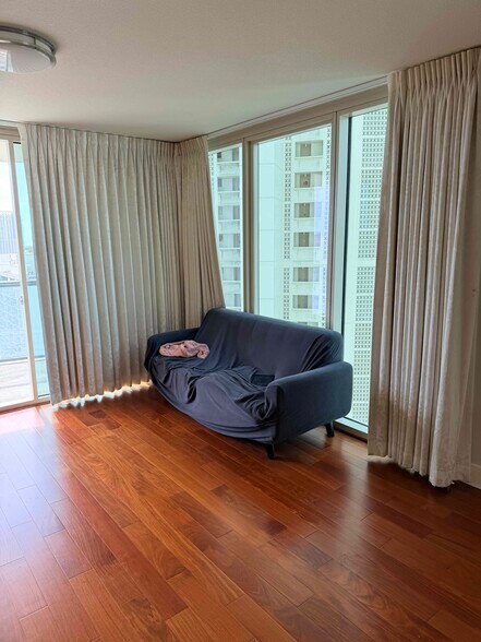 Building Photo - 1837 Kalakaua Ave