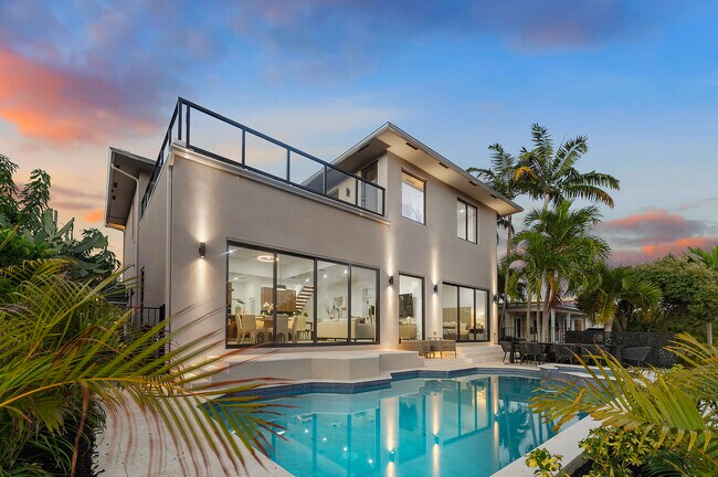 Building Photo - 1308 Avocado Isle