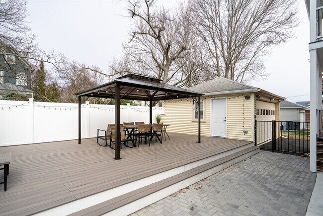 Building Photo - 52 Holyoke St